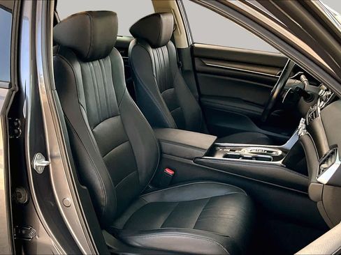 Certified 2021 Honda Accord EX-L image 9