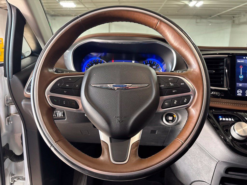 Used 2019 Chrysler Pacifica Limited FWD image 18