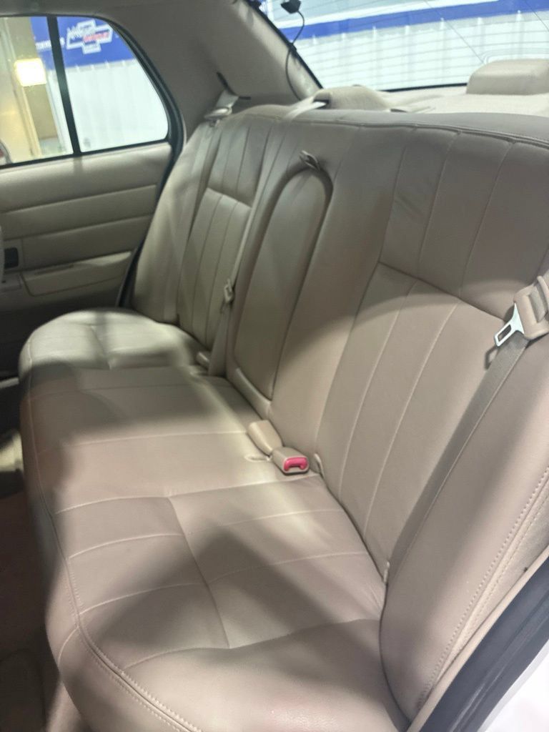 Used 2011 Ford Crown Victoria LX w/ Comfort Appearance Pkg RWD image 19