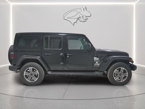 Used 2023 Jeep Wrangler Sahara w/ Cold Weather Group image 18