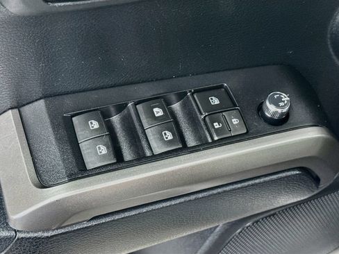 Used 2016 Toyota Tacoma SR5 w/ SR5 Appearance Package (SN) AWD/4WD image 15
