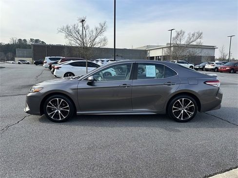 Used 2020 Toyota Camry SE image 5