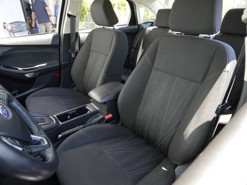 Used 2017 Ford Focus SE FWD image 16