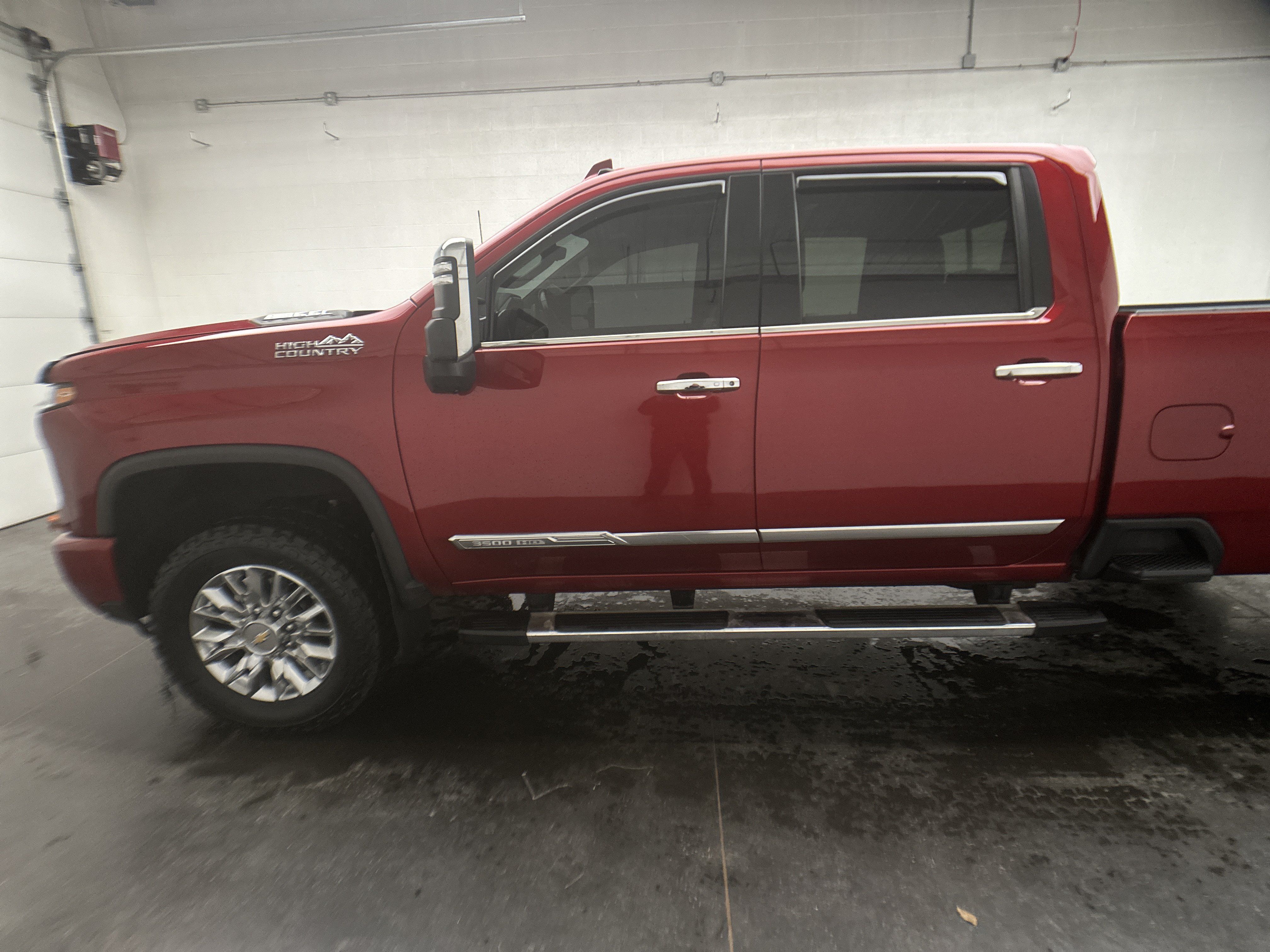 Used 2024 Chevrolet Silverado 3500 High Country w/ High Country Premium Package AWD/4WD image 7