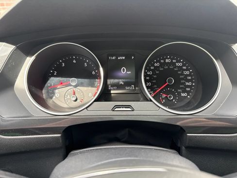 Used 2021 Volkswagen Tiguan SE w/ Panoramic Sunroof Package AWD/4WD image 6