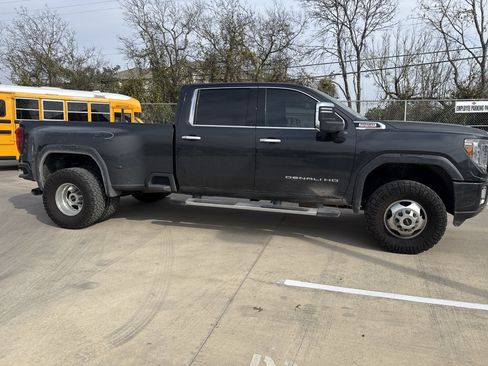 Used 2020 GMC Sierra 3500 Denali w/ Denali Ultimate Package image 2