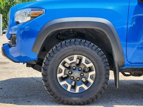 Used 2020 Toyota Tacoma TRD Off-Road w/ TRD Premium Off Road Package AWD/4WD image 8