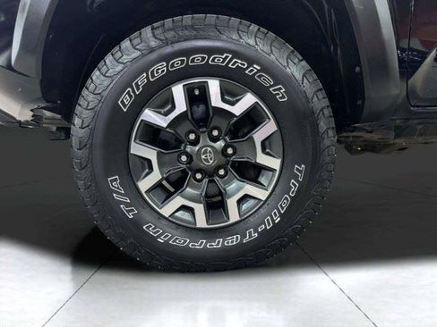 Used 2020 Toyota Tacoma TRD Off-Road w/ Technology Package AWD/4WD image 45