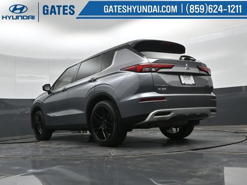 Used 2022 Mitsubishi Outlander SE AWD/4WD image 46
