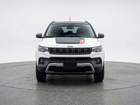 Used 2025 Jeep Compass Trailhawk AWD/4WD image 2