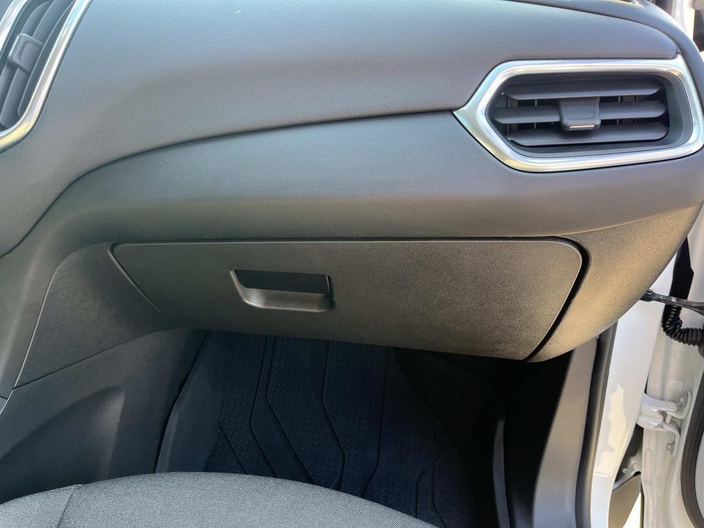 Used 2021 Chevrolet Equinox LT FWD image 29