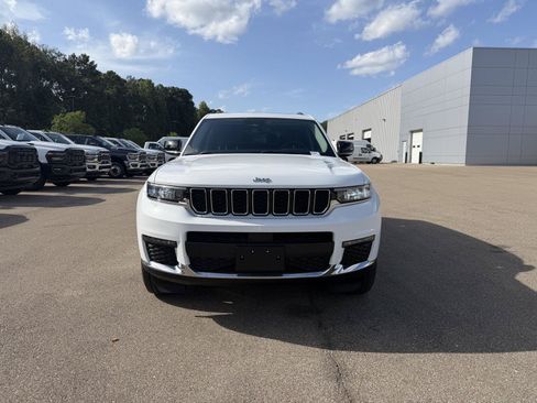 Used 2023 Jeep Grand Cherokee L Limited AWD/4WD image 2