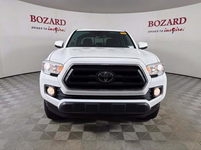 Used 2022 Toyota Tacoma SR5 AWD/4WD image 2