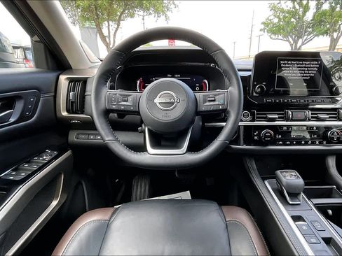 Used 2023 Nissan Pathfinder Platinum w/ Lighting Package (N93) image 5