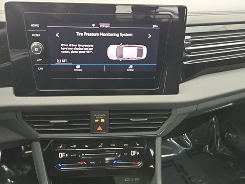 Certified 2025 Volkswagen Jetta Sport image 19