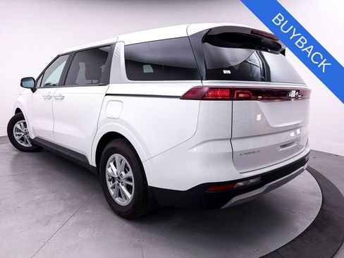Used 2024 Kia Carnival LX FWD image 2