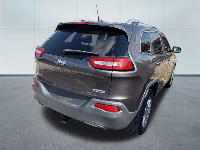 Used 2015 Jeep Cherokee Latitude w/ Cold Weather Group AWD/4WD image 4