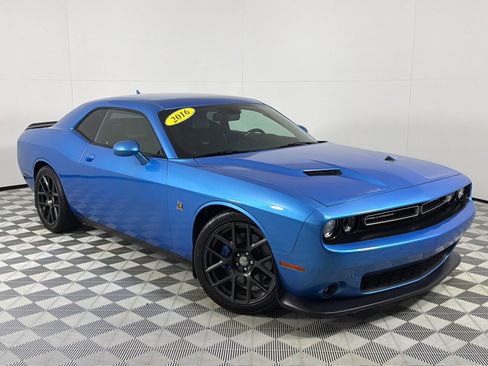 Used 2016 Dodge Challenger R/T Scat Pack w/ Leather Interior Group image 2