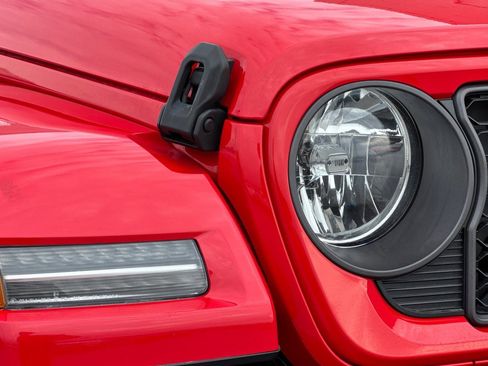 Used 2024 Jeep Wrangler Sport S image 9