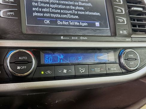 Used 2018 Toyota Highlander XLE FWD image 23