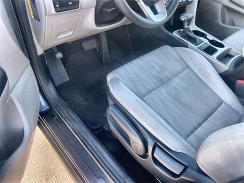 Used 2022 Kia Sportage LX image 3