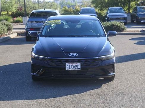 Certified 2025 Hyundai Elantra SEL image 7