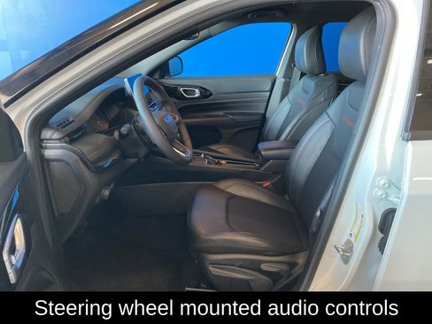 Used 2025 Jeep Compass Trailhawk AWD/4WD image 10