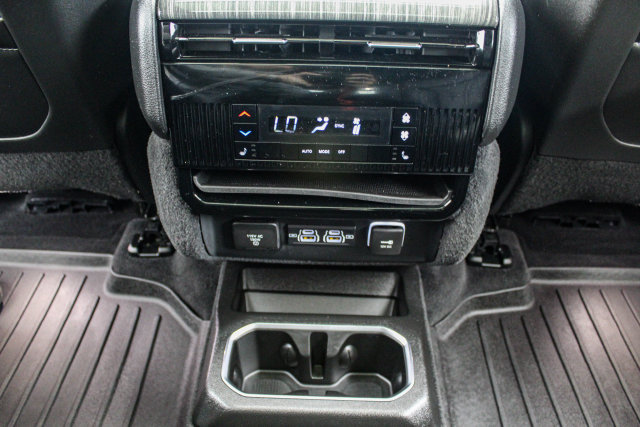Used 2022 Jeep Wagoneer Series III w/ Premium Group I AWD/4WD image 23