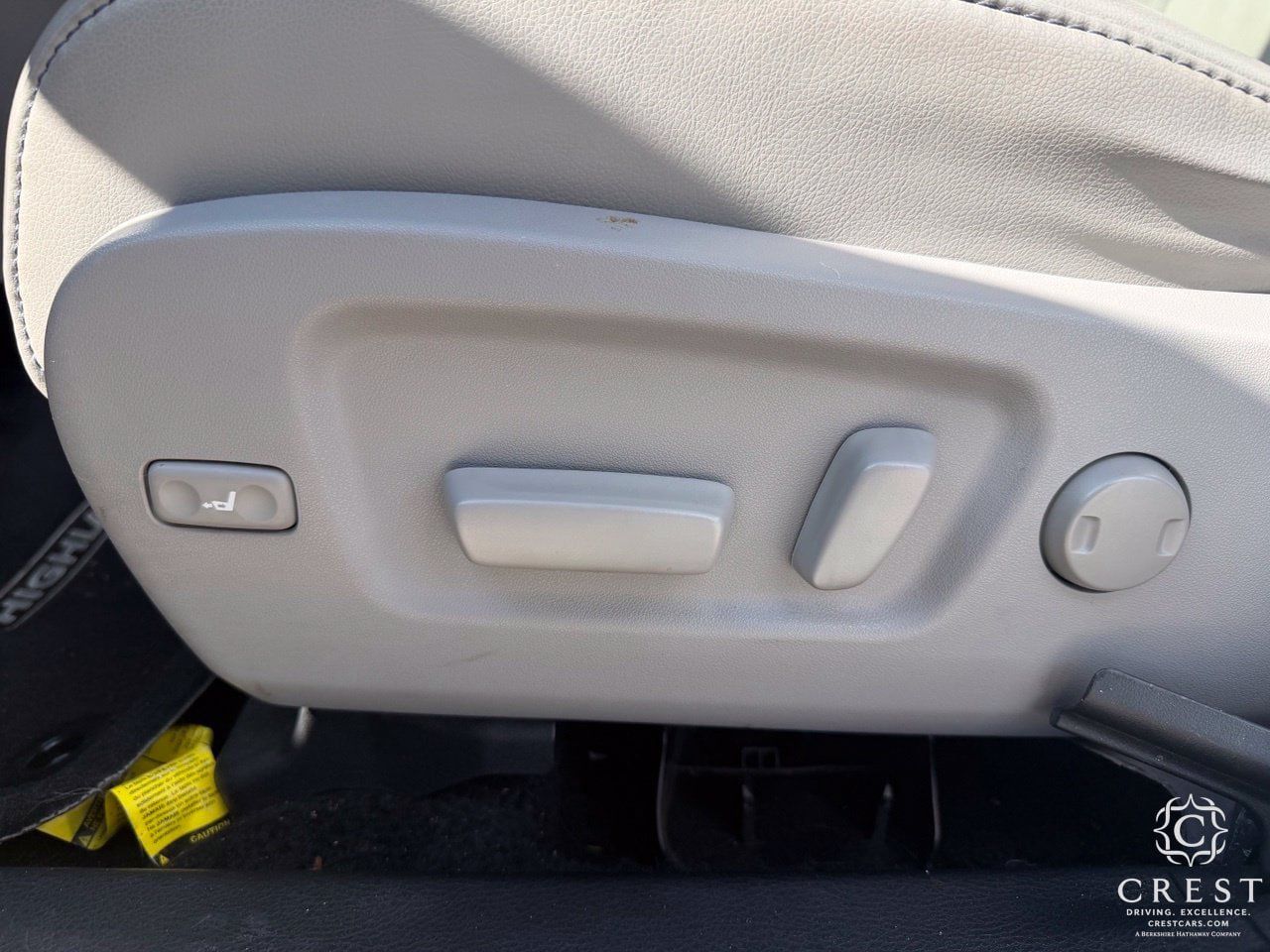 Used 2019 Toyota Highlander XLE FWD image 12