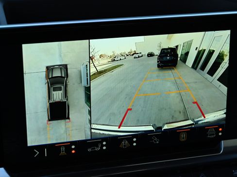 Used 2025 GMC Sierra 1500 Elevation image 18