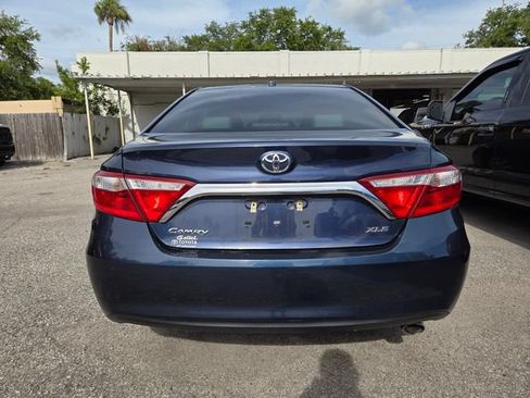 Used 2017 Toyota Camry XLE w/ Moonroof Package FWD image 4