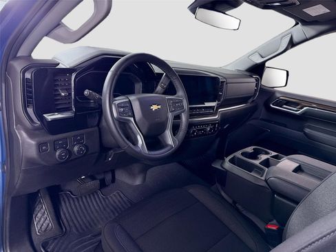 Used 2024 Chevrolet Silverado 1500 LT image 3