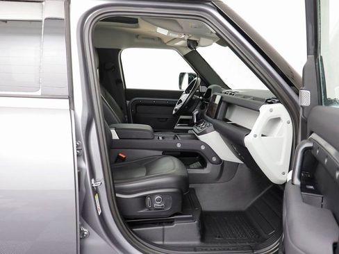 Used 2023 Land Rover Defender 130 SE image 21