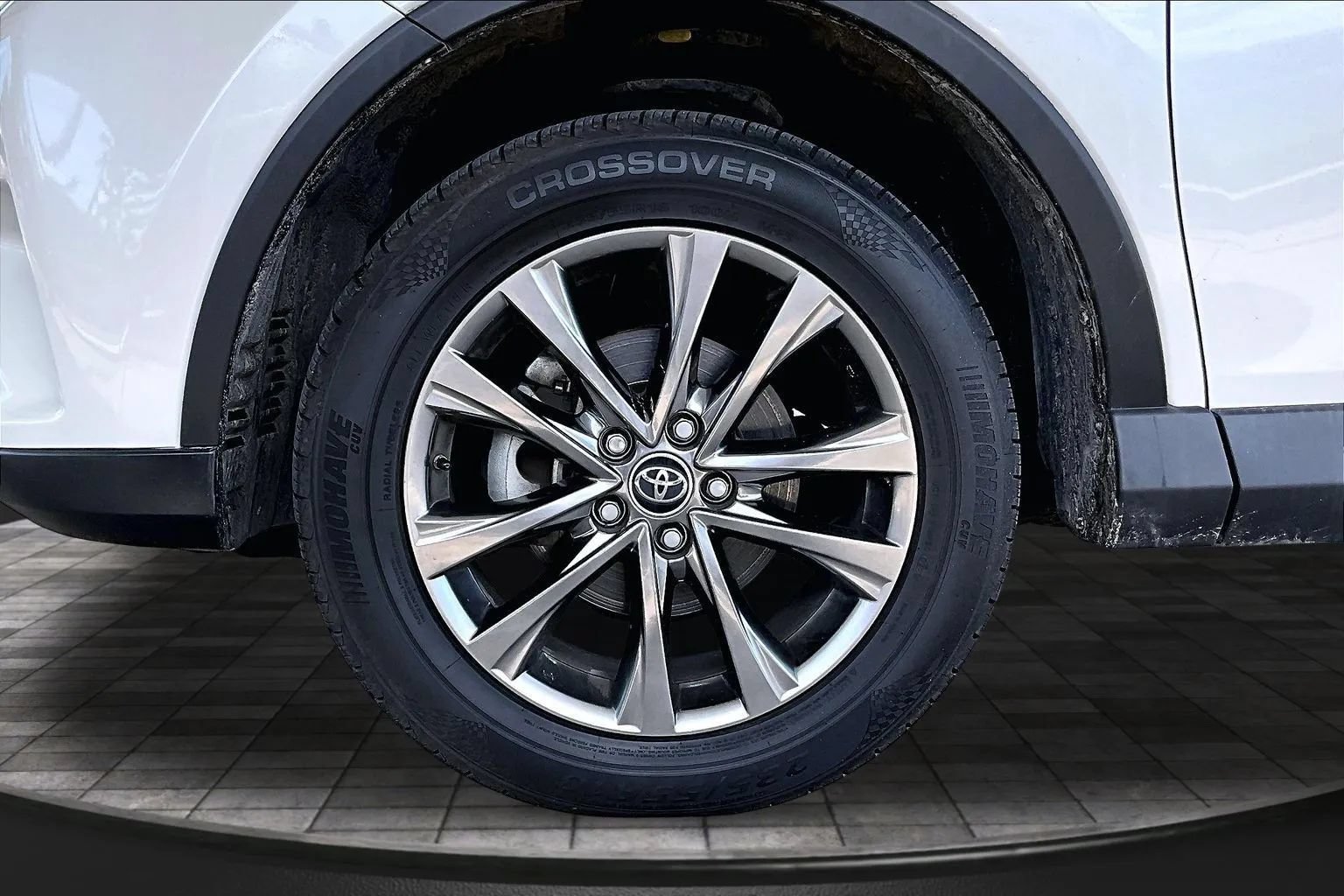 Used 2018 Toyota RAV4 Limited FWD image 31