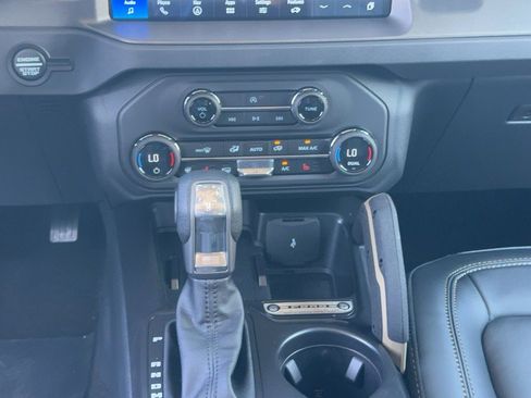 New 2026 Ford Bronco Badlands w/ Sasquatch Package AWD/4WD image 9