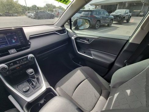 Used 2021 Toyota RAV4 XLE AWD/4WD image 3