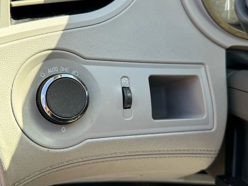 Used 2010 Buick LaCrosse CX image 9