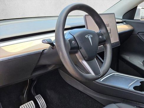 Used 2022 Tesla Model Y Performance AWD/4WD image 9