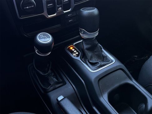 Used 2020 Jeep Gladiator Sport w/ Quick Order Package 24S image 17