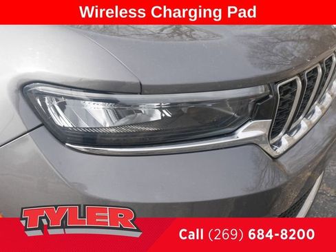 Certified 2022 Jeep Grand Cherokee Limited w/ Luxury Tech Group II AWD/4WD image 10
