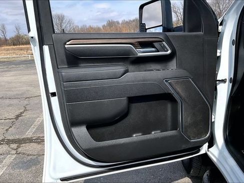 Used 2025 Chevrolet Silverado 2500 LT image 21