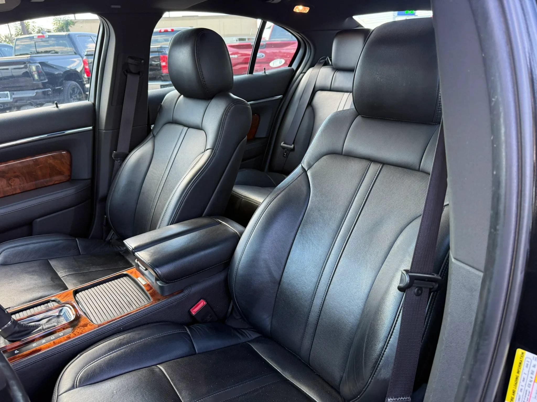 Used 2013 Lincoln MKS AWD image 15