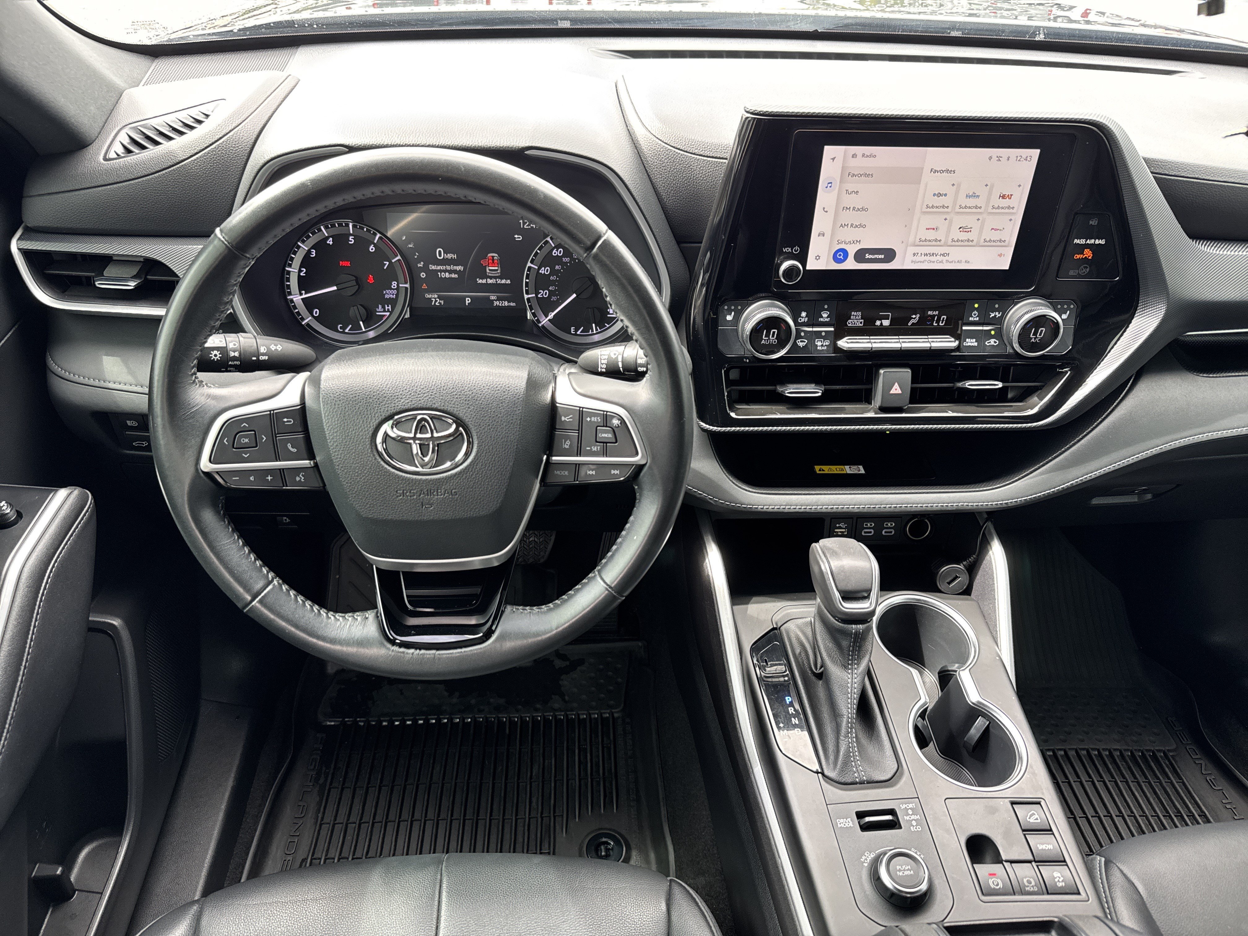 Used 2023 Toyota Highlander XSE AWD/4WD image 18