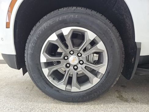 Used 2025 Chevrolet Suburban LS image 10