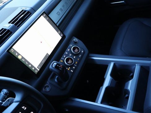 Used 2025 Land Rover Defender 130 V8 image 20