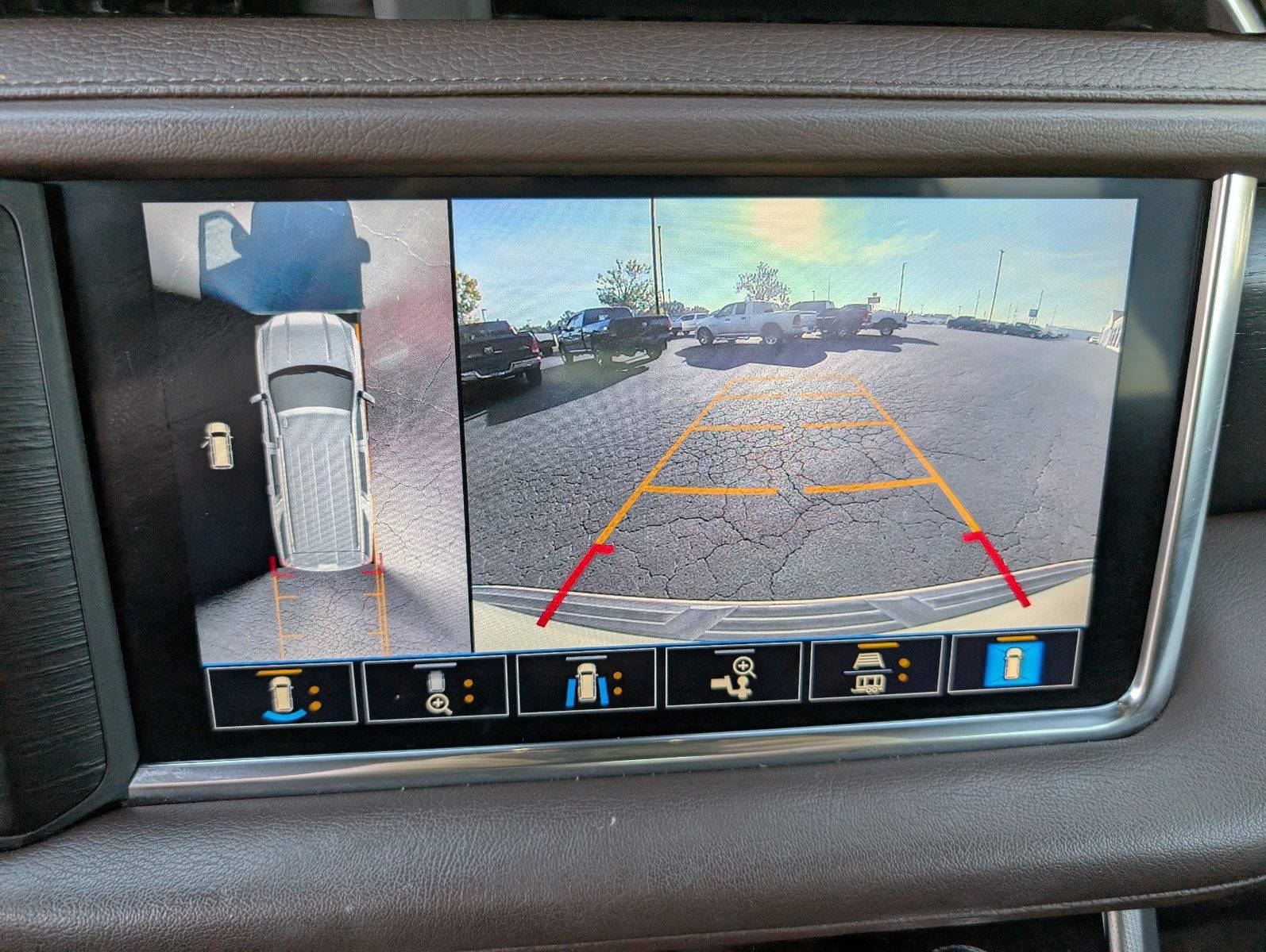 Used 2021 GMC Yukon Denali w/ Denali Premium Package RWD image 19