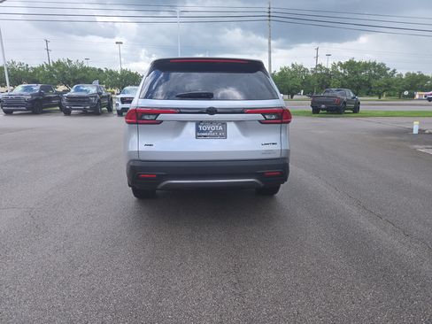 Used 2024 Toyota Grand Highlander Limited image 4