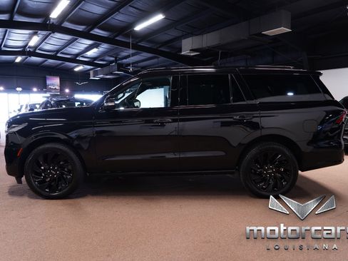 Used 2025 Lincoln Navigator Reserve w/ Jet Appearance Package image 4