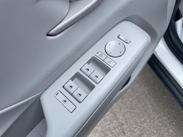 Used 2025 Hyundai Kona SEL FWD image 21