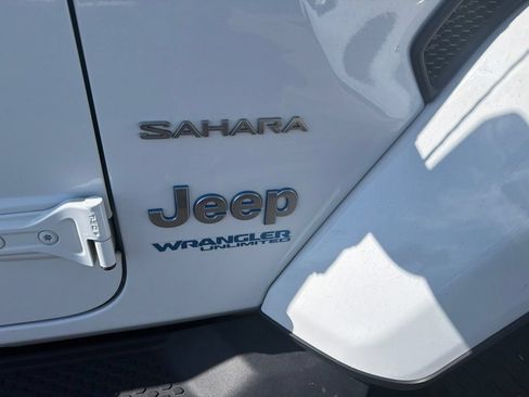 Used 2021 Jeep Wrangler Unlimited Sahara w/ Cold Weather Group AWD/4WD image 8